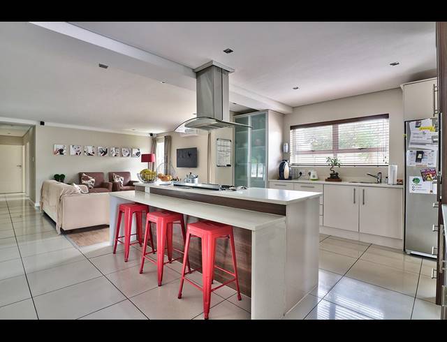 7 BEDROOM HOUSE SOLD IN MILNERTON CENTRAL